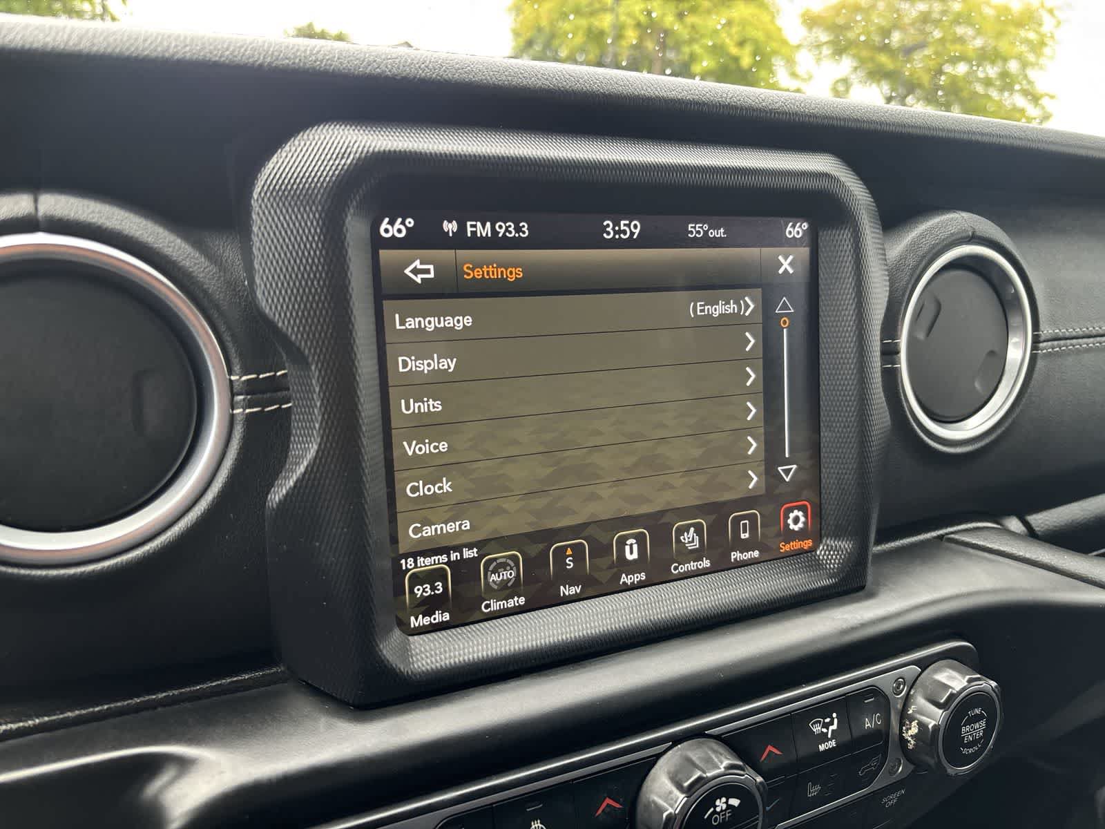 Certified 2020 Jeep Gladiator Overland AWD/4WD image 23