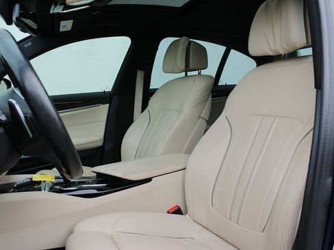 Used 2018 BMW M550i xDrive image 13