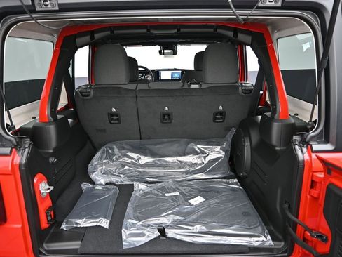 New 2025 Jeep Wrangler Rubicon w/ Technology Group image 14