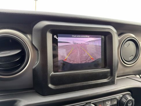 Used 2021 Jeep Gladiator Willys image 43