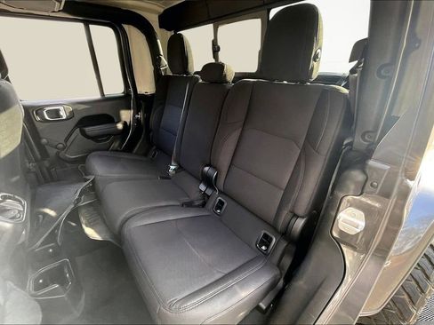 Used 2022 Jeep Gladiator Sport image 16