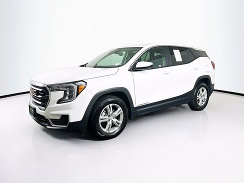 Used 2024 GMC Terrain SLE FWD image 3