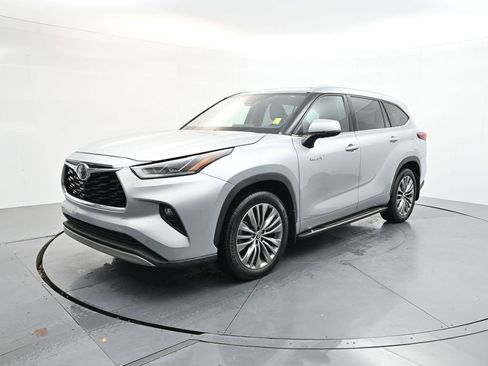 Used 2020 Toyota Highlander Platinum AWD/4WD image 3