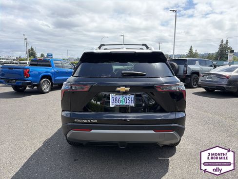 Used 2025 Chevrolet Equinox LT AWD/4WD image 4
