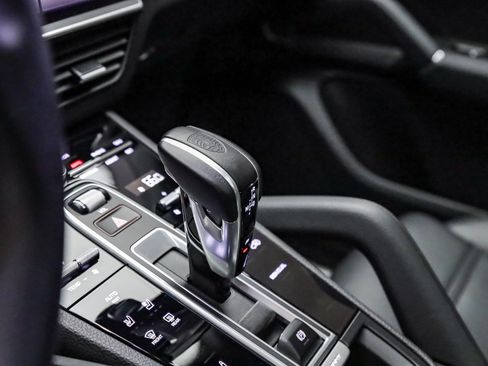 Used 2023 Porsche Cayenne Platinum Edition image 27