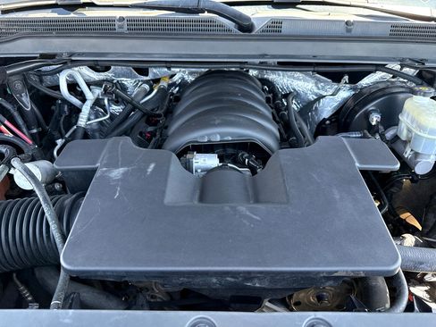 Used 2015 Cadillac Escalade Luxury image 32