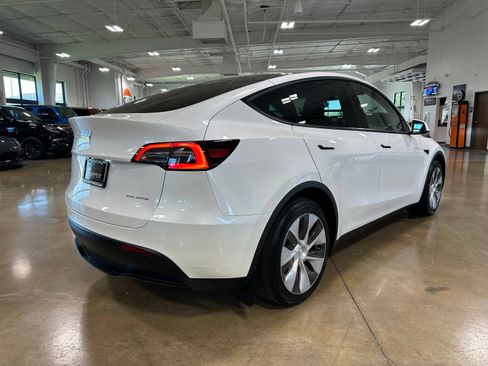 Used 2023 Tesla Model Y Long Range AWD/4WD image 8