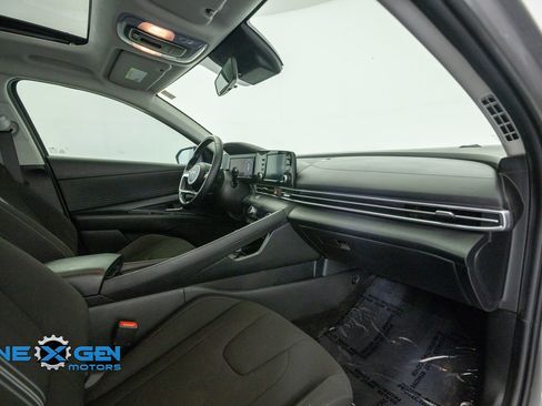 Used 2021 Hyundai Elantra SEL w/ Convenience + Premium Package FWD image 40