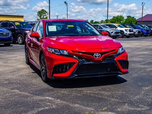 Used 2023 Toyota Camry SE w/ Cold Weather Package FWD image 10
