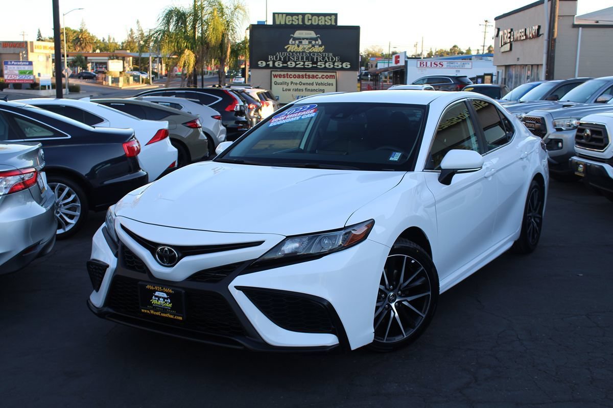 Used 2022 Toyota Camry SE w/ Carpet Mat Package (TMS) FWD image 41