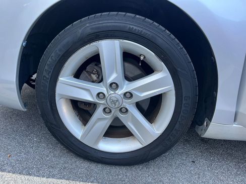 Used 2011 Toyota Camry LE image 24