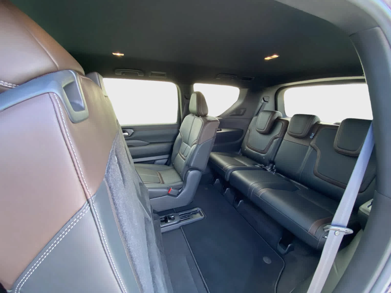 Used 2025 Nissan Armada SL AWD/4WD image 17