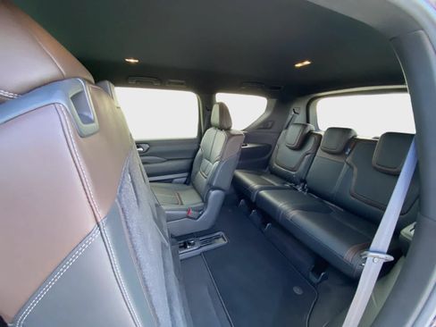 Used 2025 Nissan Armada SL AWD/4WD image 17