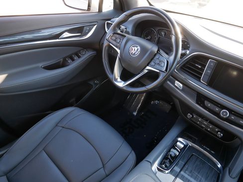 Used 2023 Buick Enclave Essence image 9