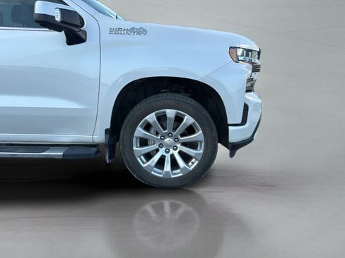 Used 2022 Chevrolet Silverado 1500 High Country w/ Technology Package AWD/4WD image 15