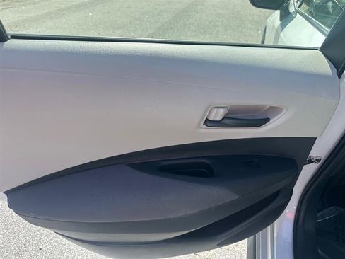 Used 2022 Toyota Corolla LE image 15