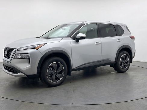 Used 2025 Nissan Rogue SV FWD image 3