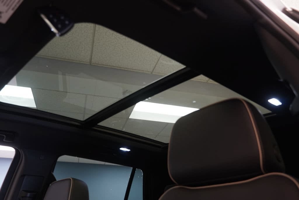 New 2025 Chevrolet Tahoe Premier w/ Sun And Tow Package AWD/4WD image 4