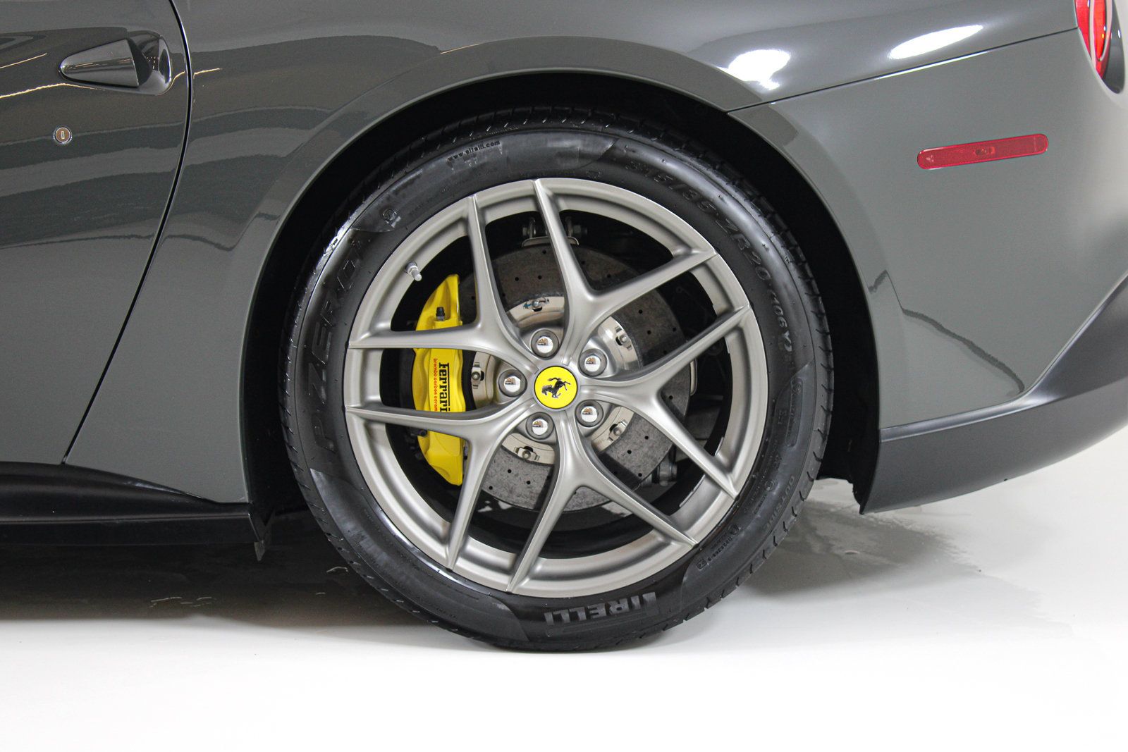 Used 2015 Ferrari F12 Berlinetta RWD image 19