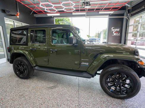 Used 2023 Jeep Wrangler Unlimited Sahara w/ Cold Weather Group AWD/4WD image 5
