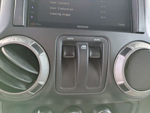 Used 2016 Jeep Wrangler Sport AWD/4WD image 22