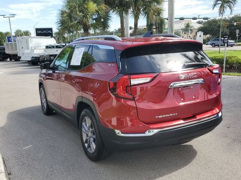 Used 2023 GMC Terrain SLT w/ Tech Package FWD image 3