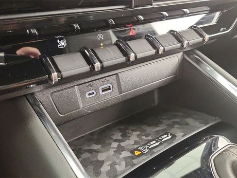 Used 2023 GMC Canyon AT4 w/ LPO, Sports Bar Package image 17