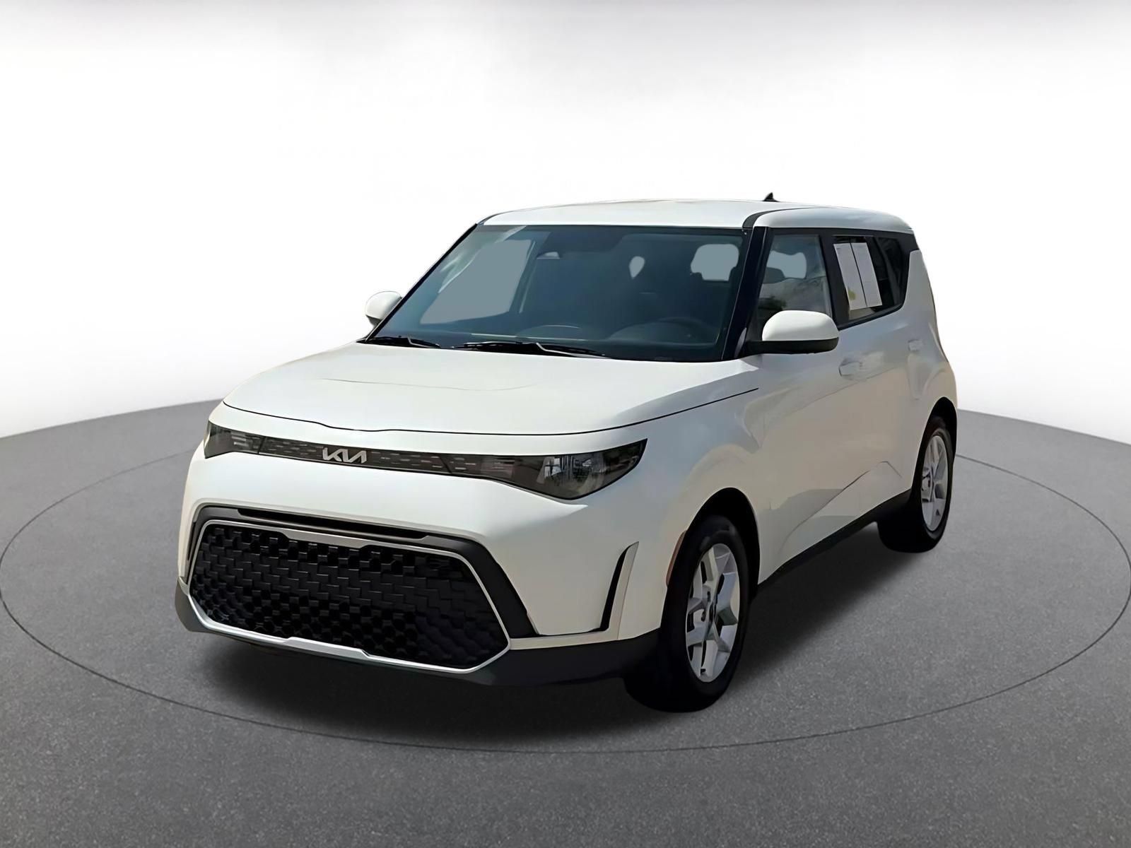 Used 2025 Kia Soul LX w/ LX Technology Package FWD image 6