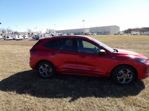 Used 2024 Ford Escape ST-Line w/ Tech Pack #1 FWD image 5