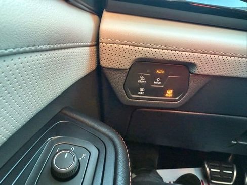 Certified 2025 Volkswagen Atlas Peak Edition SE image 27