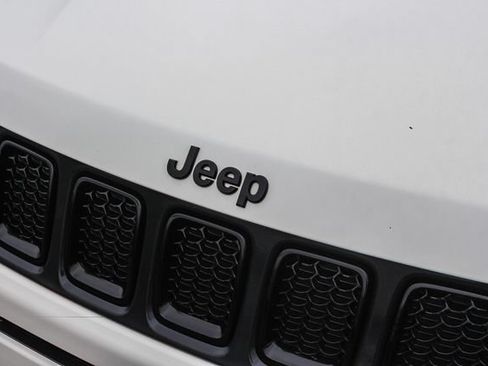 Used 2019 Jeep Compass Latitude FWD image 14