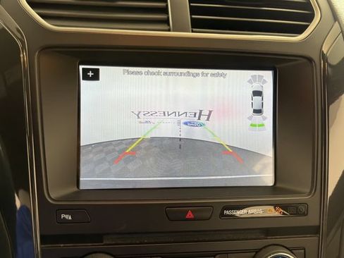 Used 2018 Ford Explorer XLT w/ Equipment Group 202A AWD/4WD image 3