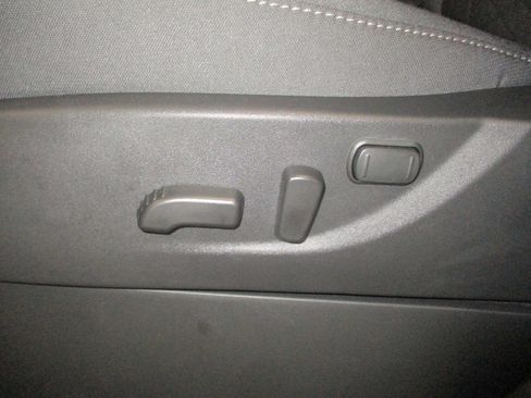 New 2025 Nissan Frontier SV image 16