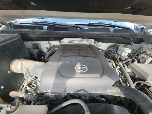 Used 2017 Toyota Tundra SR5 w/ SR5 Upgrade Package AWD/4WD image 9