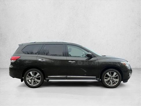 Used 2016 Nissan Pathfinder Platinum w/ Cargo Package image 4