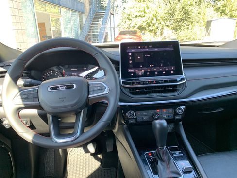 Used 2025 Jeep Compass Trailhawk image 32