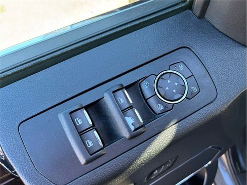 Used 2017 Ford F150 Platinum w/ Equipment Group 701A Luxury image 23