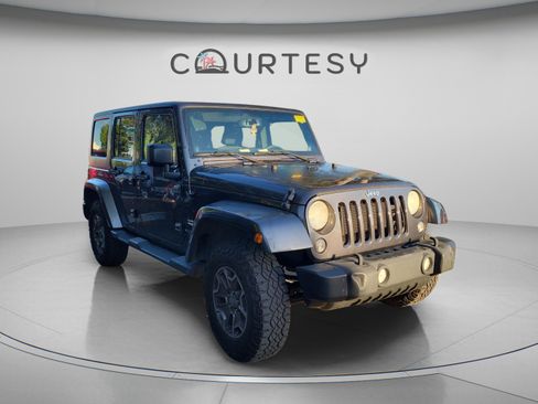 Used 2014 Jeep Wrangler Unlimited Sahara w/ Connectivity Group AWD/4WD image 25