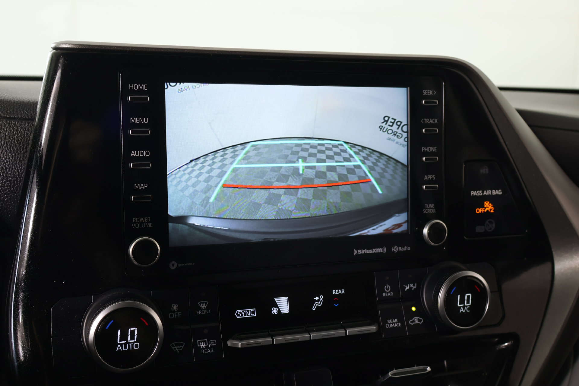 Used 2021 Toyota Highlander LE AWD/4WD image 6