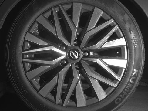 Used 2025 Nissan Altima 2.5 SV image 14