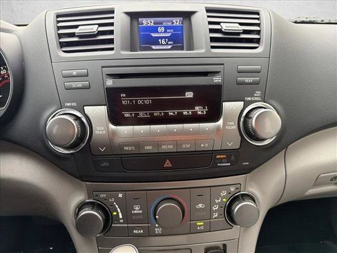 Used 2011 Toyota Highlander SE image 20