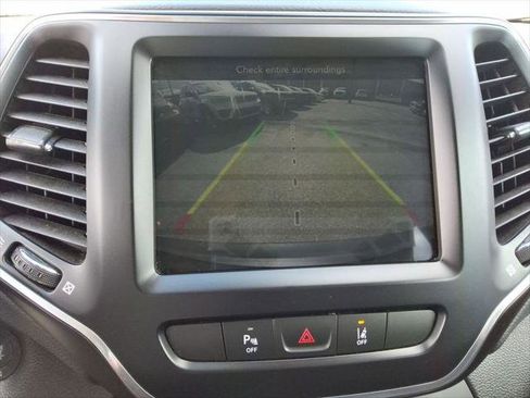 Certified 2022 Jeep Cherokee Latitude Lux w/ Mopar Interior Package AWD/4WD image 16