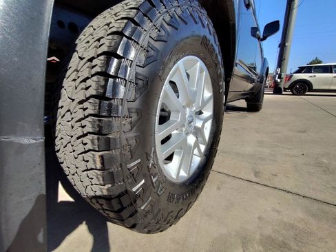 Used 2020 Nissan Frontier SV RWD image 11