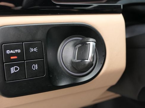 Used 2022 Porsche Cayenne Platinum Edition image 15