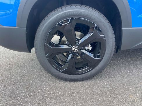 New 2025 Volkswagen Taos SE image 11