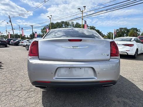 Used 2018 Chrysler 300 S w/ 300S Premium Group RWD image 6