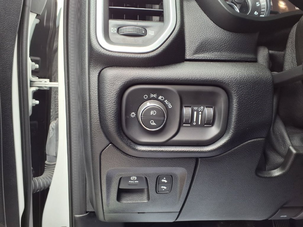Used 2021 RAM 1500 Laramie w/ Sport Appearance Package AWD/4WD image 12