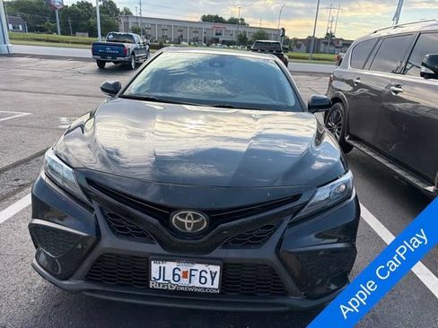 Used 2022 Toyota Camry SE w/ Cold Weather Package FWD image 2