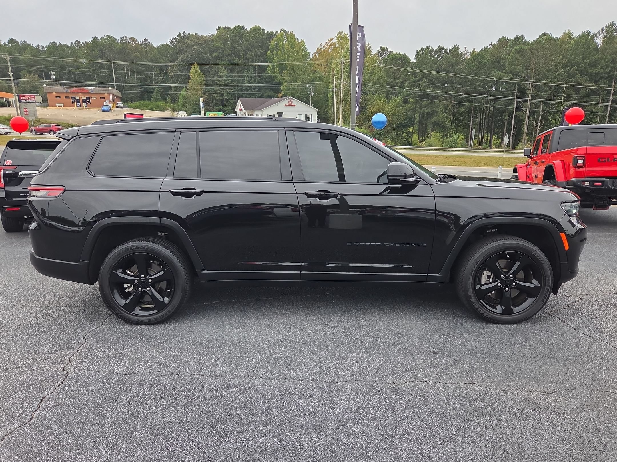 Used 2024 Jeep Grand Cherokee L Altitude RWD image 4