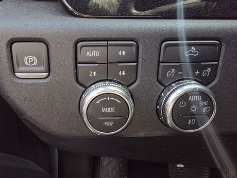 Used 2024 GMC Sierra 1500 Elevation image 12